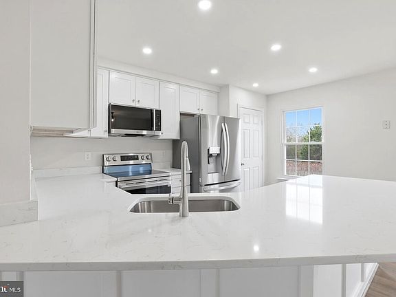 5th image of 14275 Newbern Loop