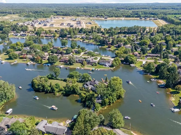 4912 Oakwood Ct, Commerce Township, MI 48382
