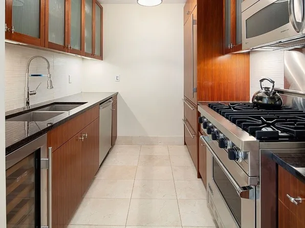 250 East 53rd Street image 1 of 7