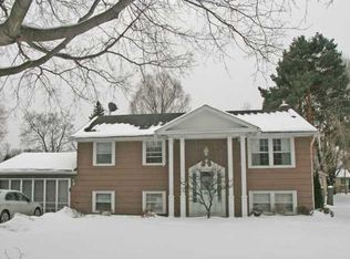 352 Courtly Cir, Rochester, NY 14615