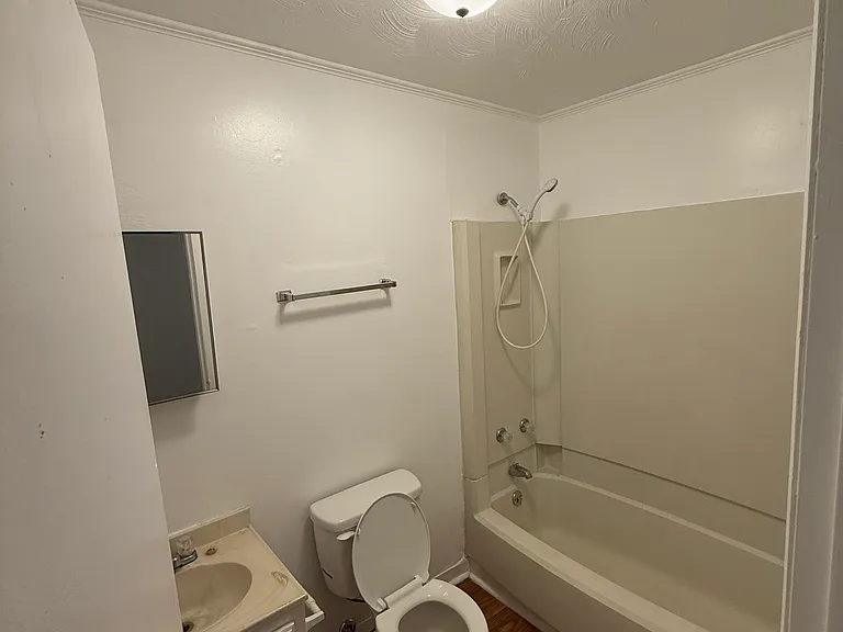 1021 E Main St #3 — Photo 4