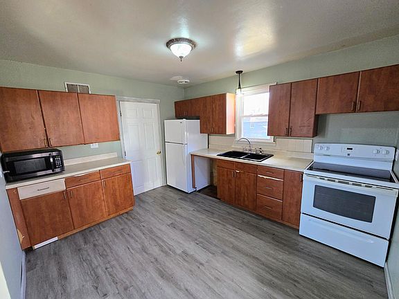 4th image of 116 6th St E