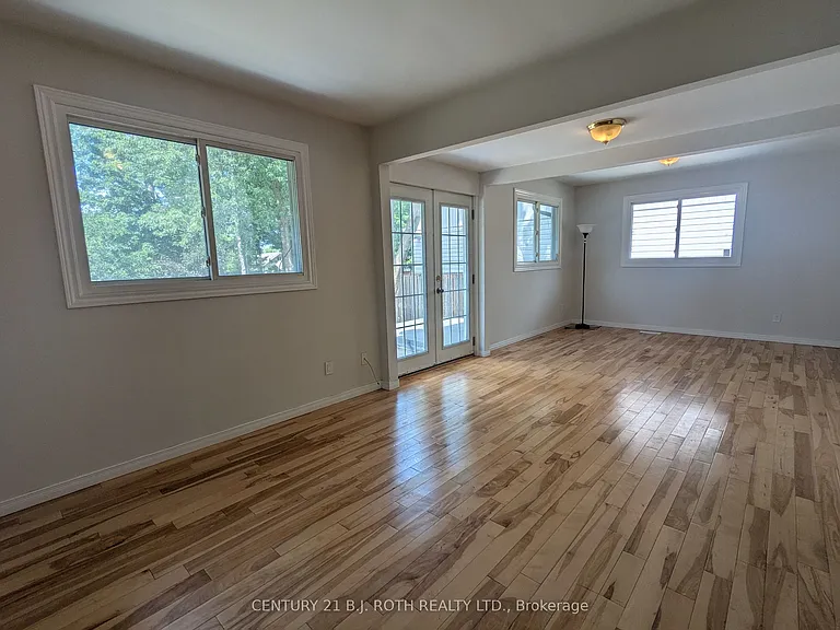 756 Hastings Ave — Photo 5