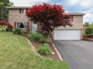 520 Maxine Dr, Beaver Falls, PA