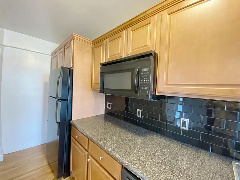 Longfellow Apartments — Photo 38