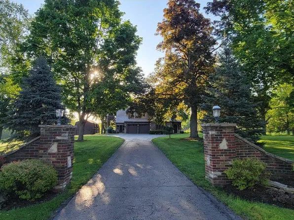 26133 W Grass Lake Rd, Antioch, IL 60002