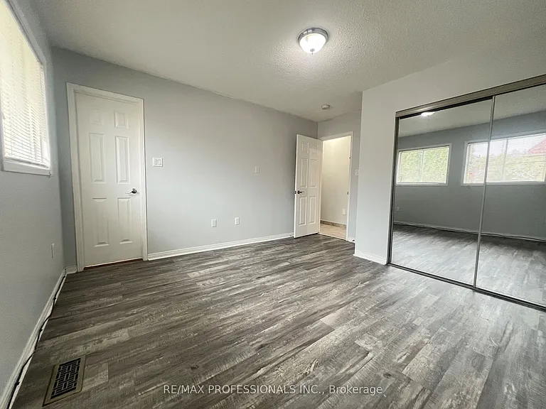 110 Springview Dr — Photo 17