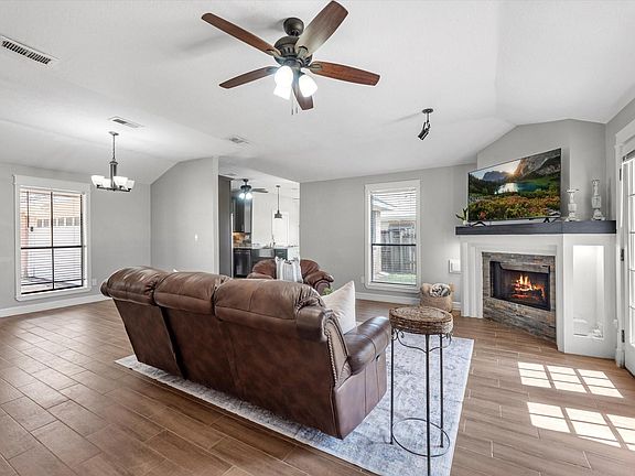 3rd image of 17519 Sundrop Ln