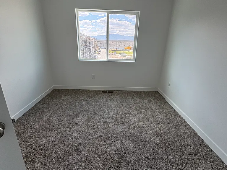 486 S 700 W — Photo 22