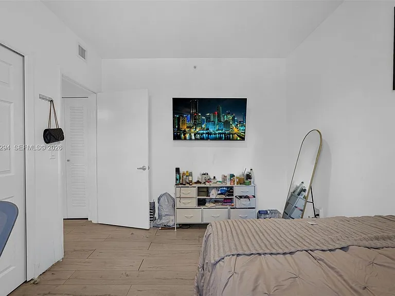 185 SE 14th Ter #2810 — Photo 7