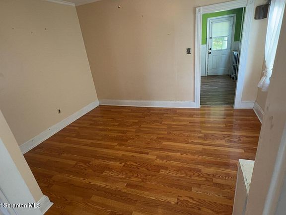4th image of 319 New York St
