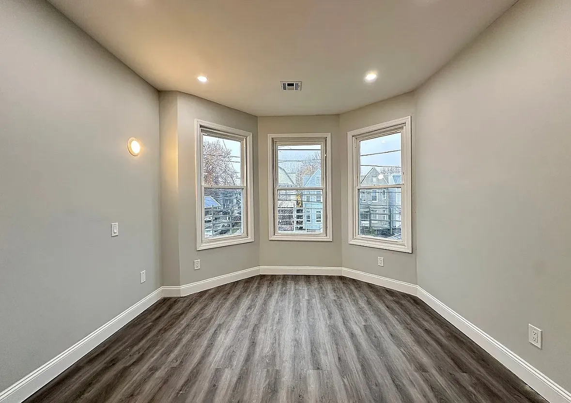 2 bed, $3,400 — Photo 4