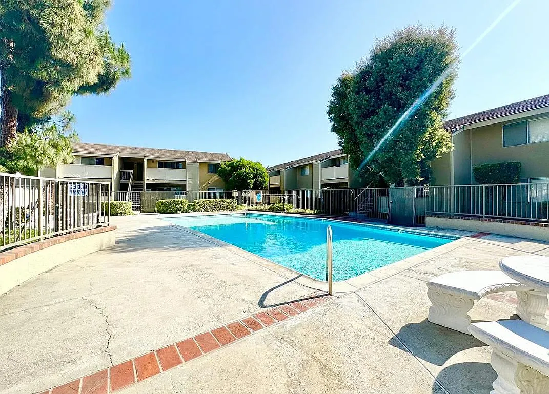 Buena Vista Apartments — Photo 1
