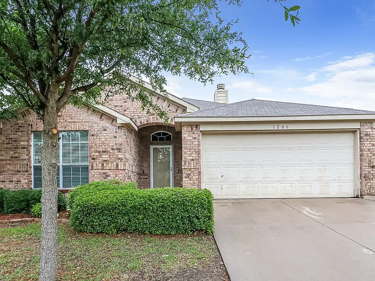 1206 Augustin Dr — Photo 1