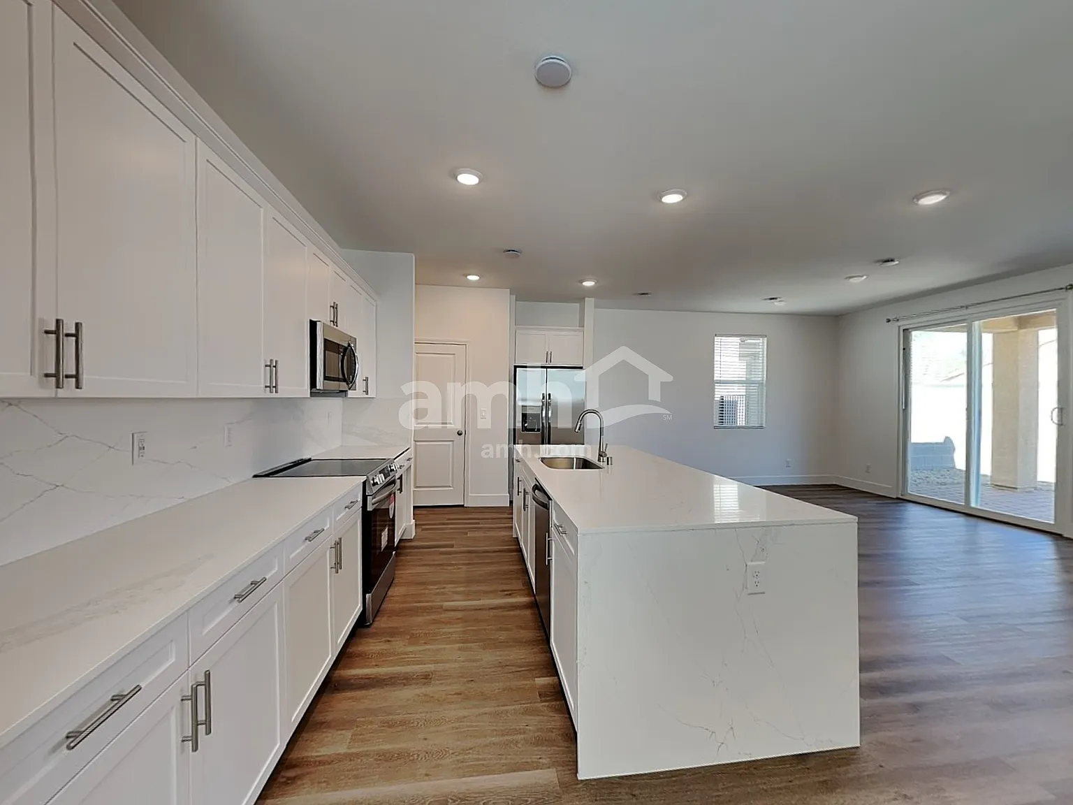 3 bed, 2.5 bath, 2040 sqft, $2,475 — Photo 4