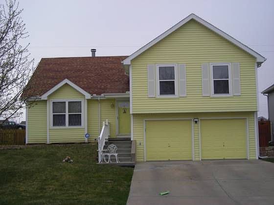 1st image of 853 Village St