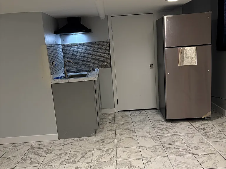 4906 Louise St — Photo 3
