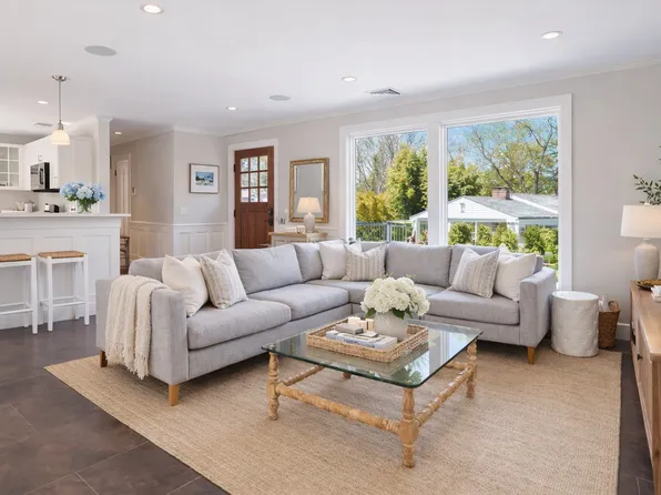 49 Drumlin Rd, Westport, CT 06880