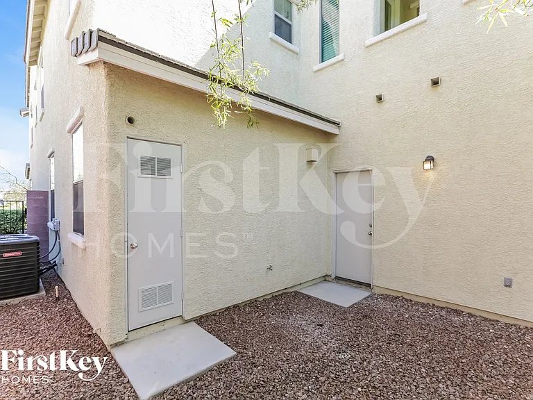 10497 Foggy Glen Ave — Photo 17