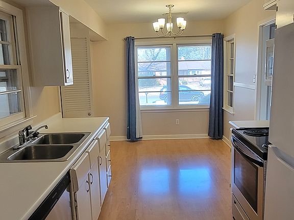 2nd image of 5289 Laurie Ln