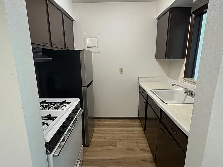 791 Russell Rd — Photo 2