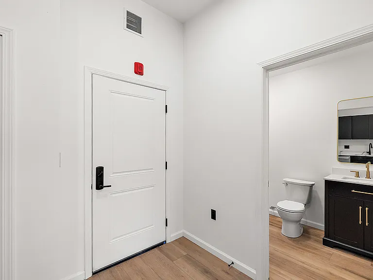 9301 Oakland Ave — Photo 18