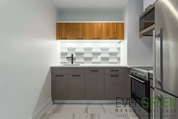 Rented by Evergreen Apartments BK | media 9