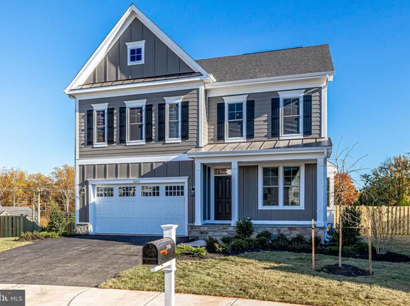813 Plum St SW, Vienna, VA 22180