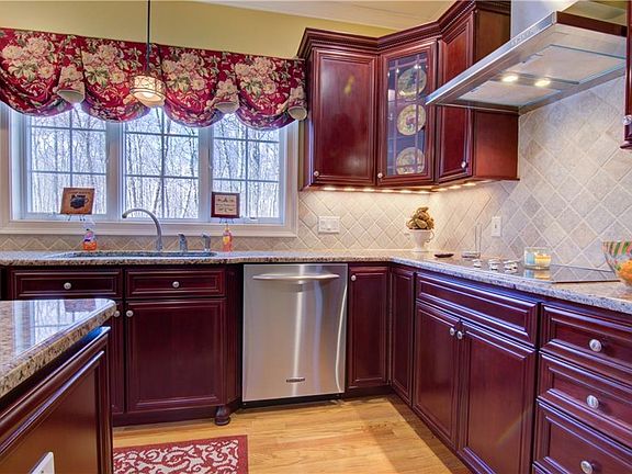 5th image of 55 Oakwood Dr