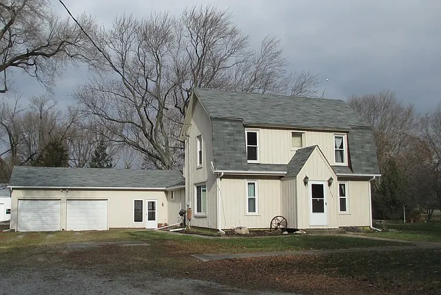 202 Tilton St photo 1