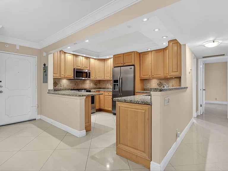 405 N Ocean Blvd #208 — Photo 2
