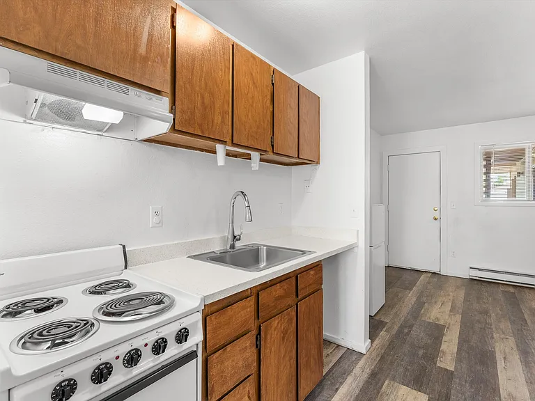Grove Street Apartments — Photo 6