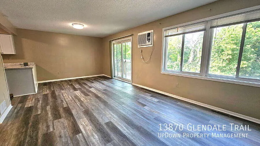 "Charming 3-Bedroom Haven with 2 Full Baths at 13870 Glendale Trail, Savage, MN Spacious 1000 Sq ... — Photo 4