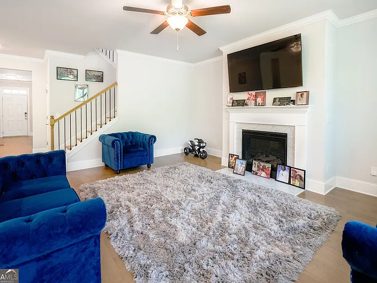 337 Caledonia Ct — Photo 4