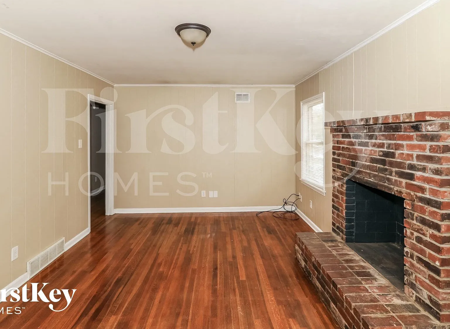 3 bed, 2.0 bath, 1407 sqft, $1,670 — Photo 2