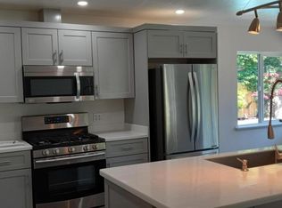 1075 SE Clarey Ave, Grants Pass, OR