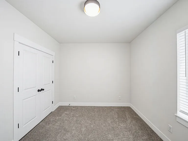 485 E River Ln — Photo 48