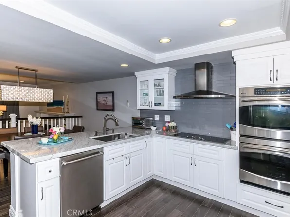 273 Valley Dr, Hermosa Beach, CA 90254