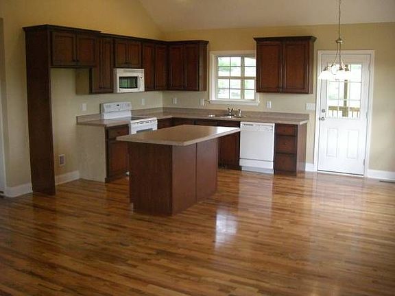 3rd image of 519 Brooklawn Trl SE