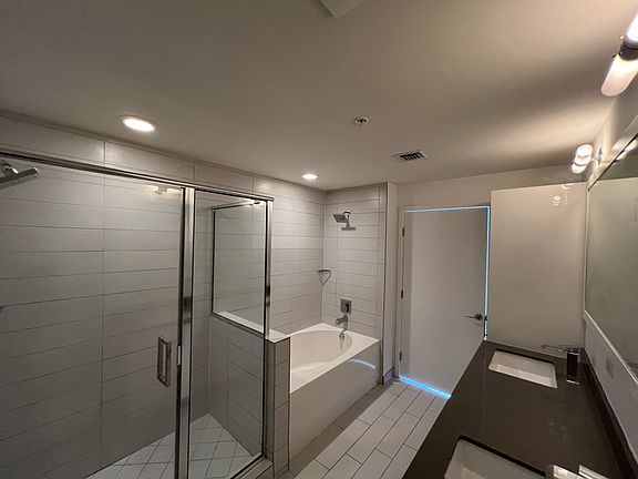 4th image of 999 SW 1st Ave #2405-1