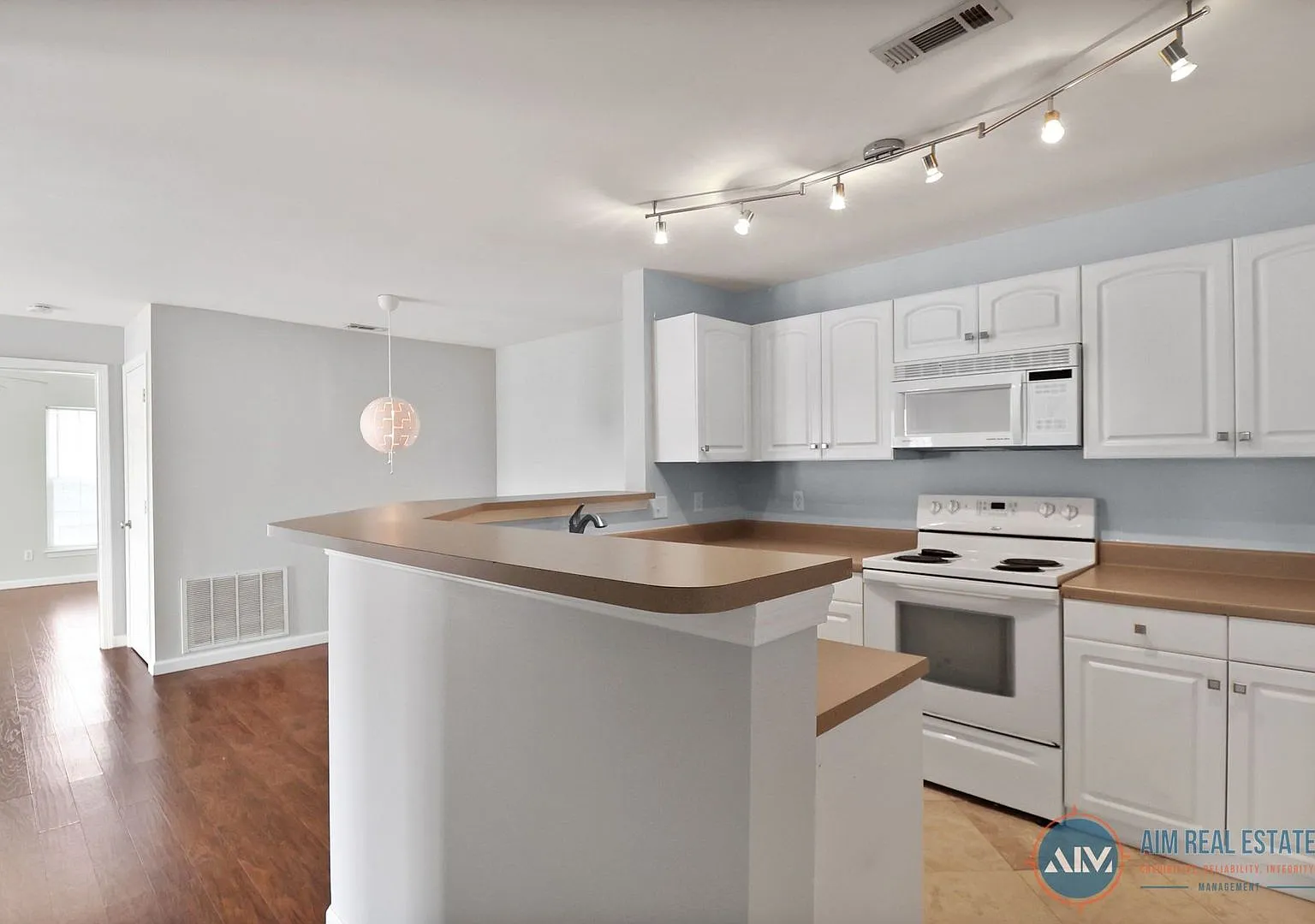 Bright, Freshly Updated 2BR/2BA Condo at The Estate at Westbury Top Floor Living! — Photo 2