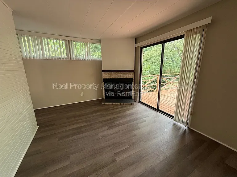2523 Overbrook Dr — Photo 2