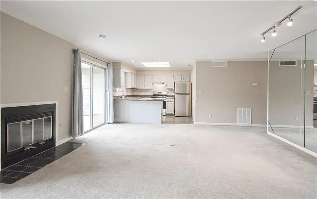 2 bed, 2.0 bath, 1282 sqft, $1,600 — Photo 4