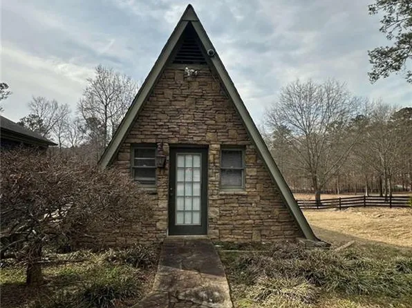 4984 Donald Dr, Loganville, GA 30052