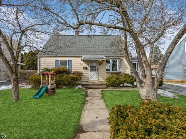 8 Phelan Ct, Wanaque Boro, NJ 07420