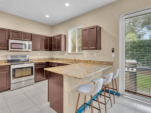 1410 NW 214th Ter, Miami Gardens, FL 33169