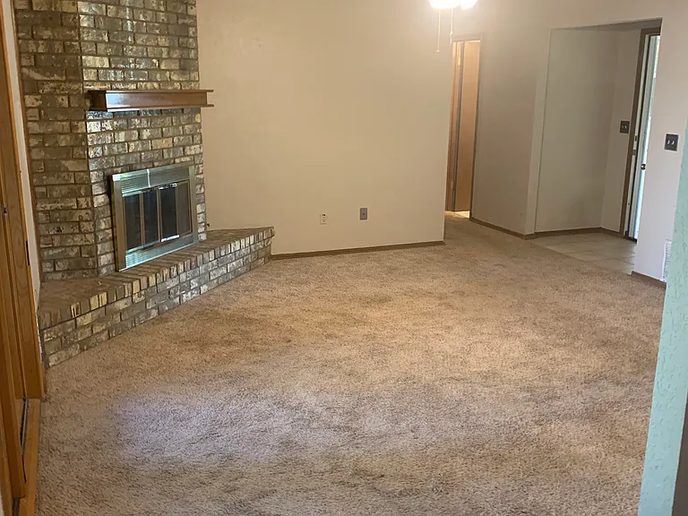 700 Cottonwood Dr — Photo 3