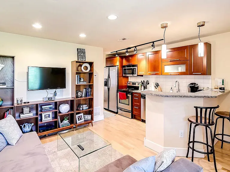 195 S Pennsylvania St #302 — Photo 12