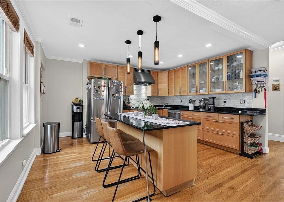 1st image of 408 Seaver St #Penthouse 2