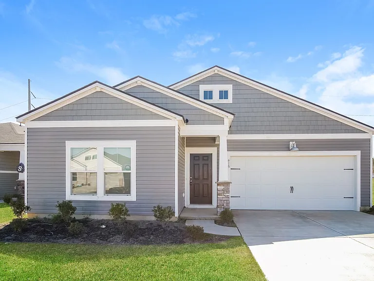 281 Cypress Tree Loop — Photo 1
